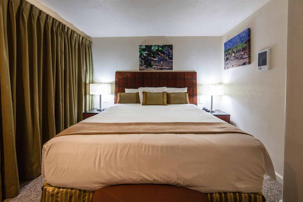 The Vendange Carmel Inn & Suites الغرفة الصورة